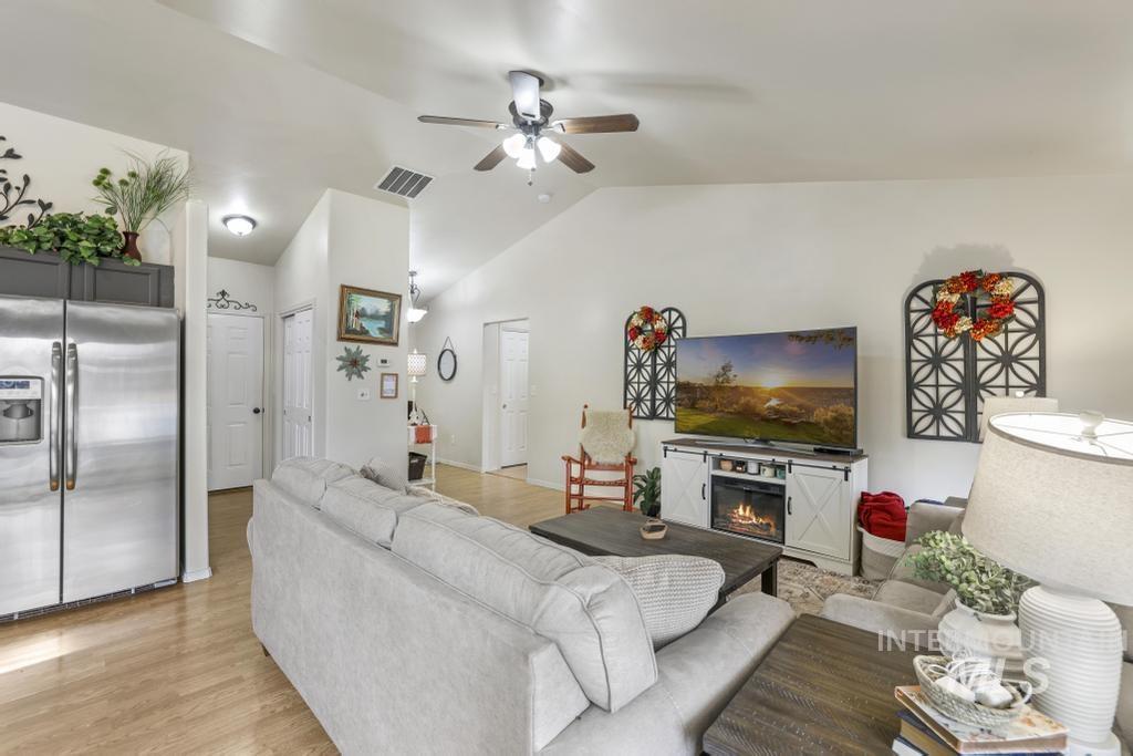 1567 Dana St., Twin Falls, Idaho 83301, 4 Bedrooms, 2 Bathrooms, Residential For Sale, Price $359,000,MLS 98969426