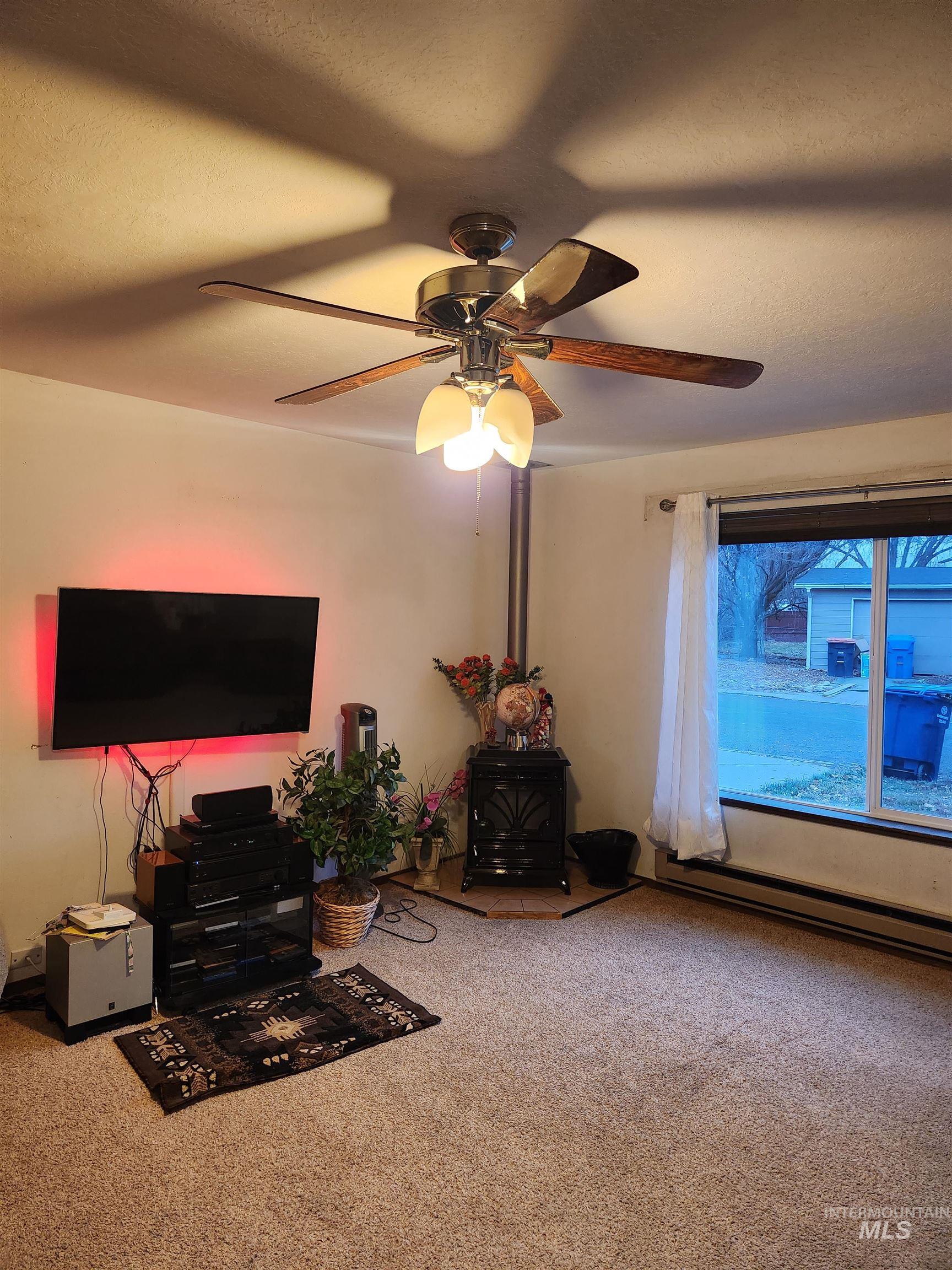 154 Avenida Del Rio W, Twin Falls, Idaho 83301, 3 Bedrooms, 2 Bathrooms, Residential For Sale, Price $295,000,MLS 98969427