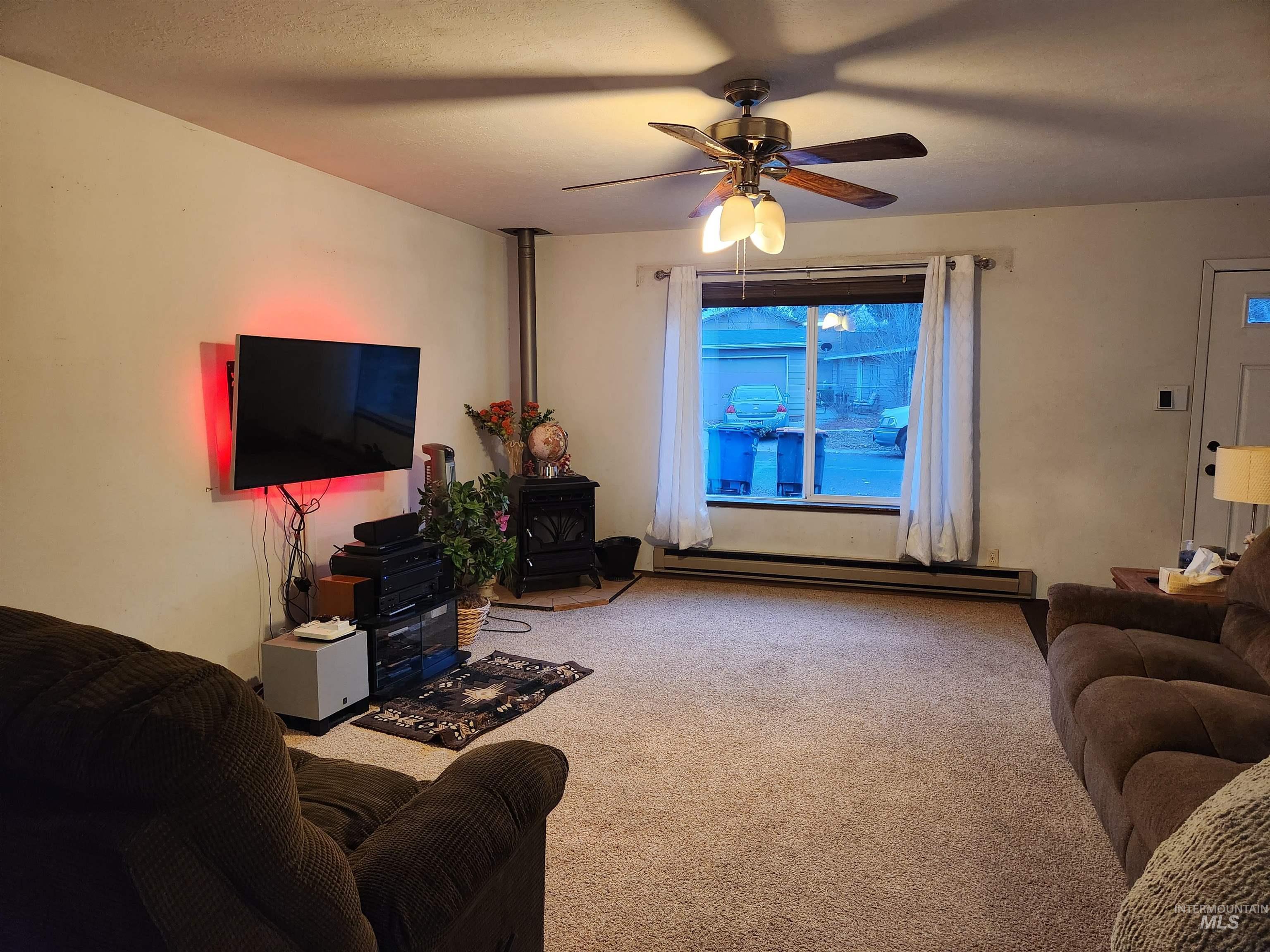 154 Avenida Del Rio W, Twin Falls, Idaho 83301, 3 Bedrooms, 2 Bathrooms, Residential For Sale, Price $295,000,MLS 98969427