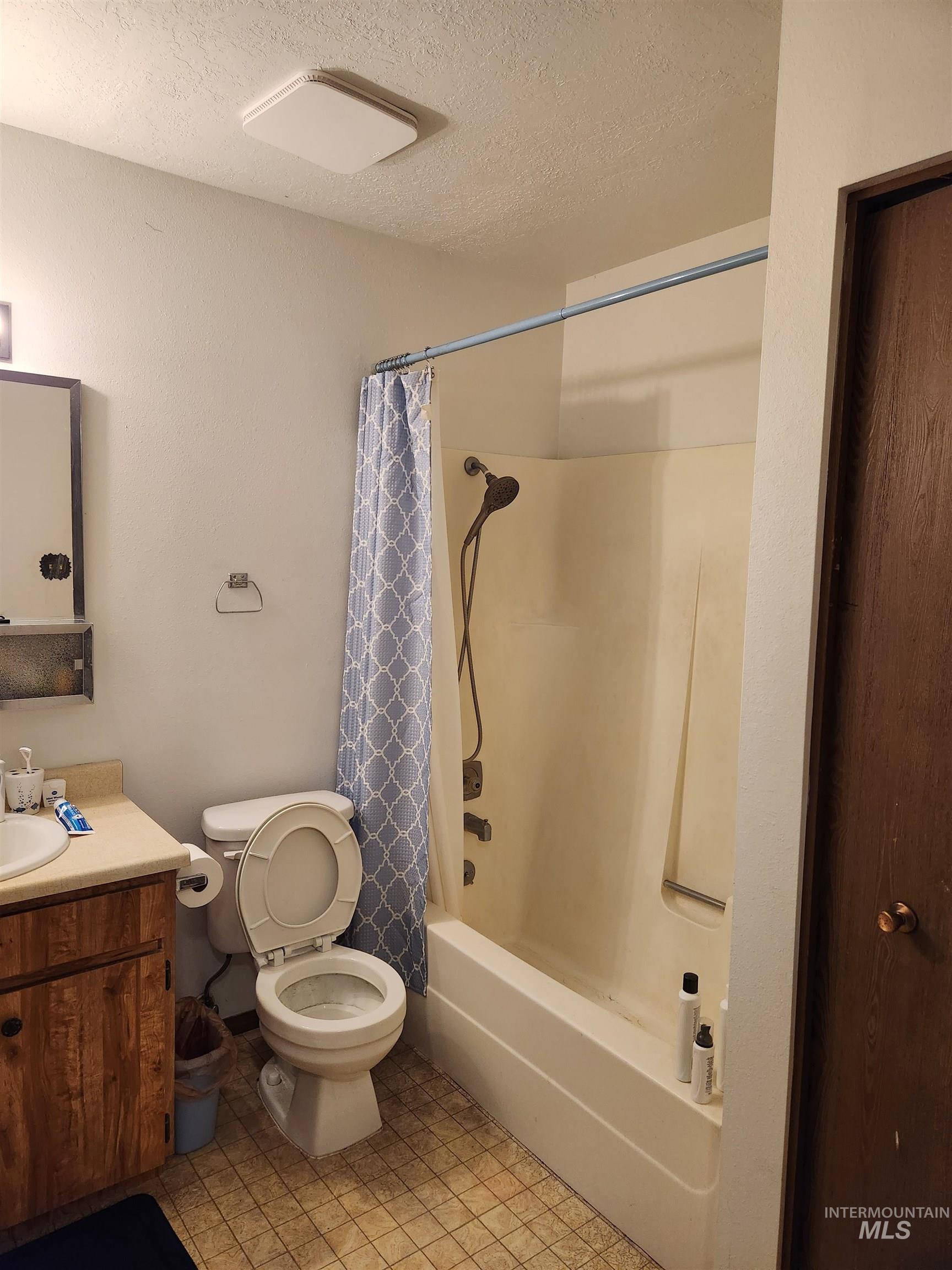 154 Avenida Del Rio W, Twin Falls, Idaho 83301, 3 Bedrooms, 2 Bathrooms, Residential For Sale, Price $295,000,MLS 98969427