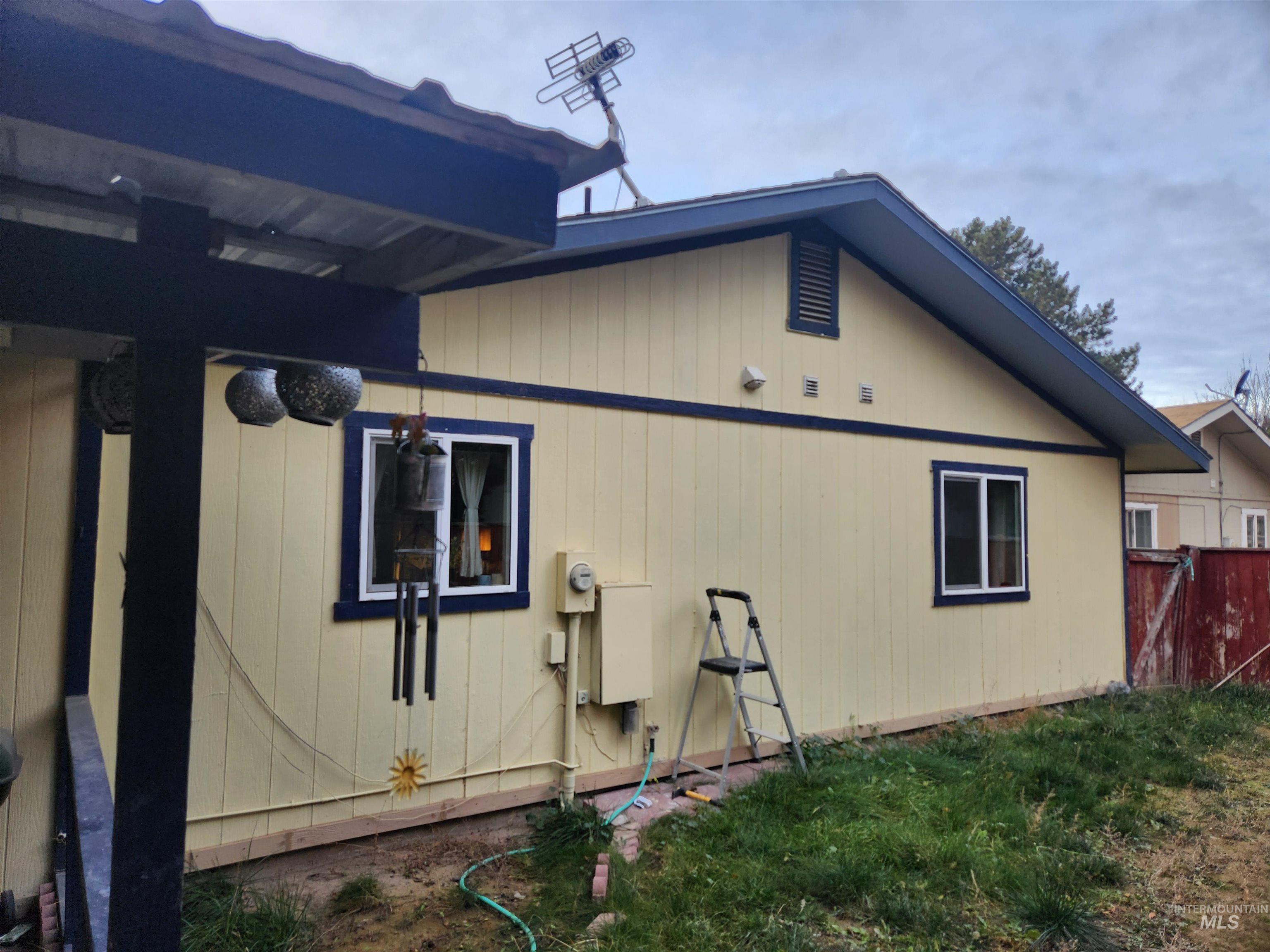 154 Avenida Del Rio W, Twin Falls, Idaho 83301, 3 Bedrooms, 2 Bathrooms, Residential For Sale, Price $295,000,MLS 98969427