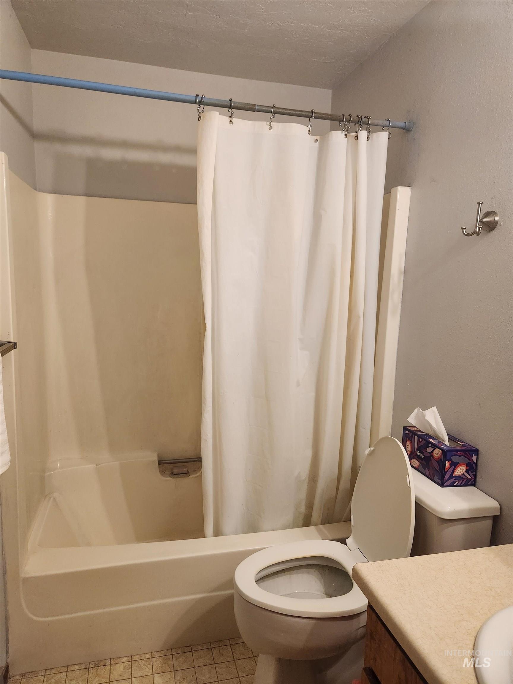 154 Avenida Del Rio W, Twin Falls, Idaho 83301, 3 Bedrooms, 2 Bathrooms, Residential For Sale, Price $295,000,MLS 98969427