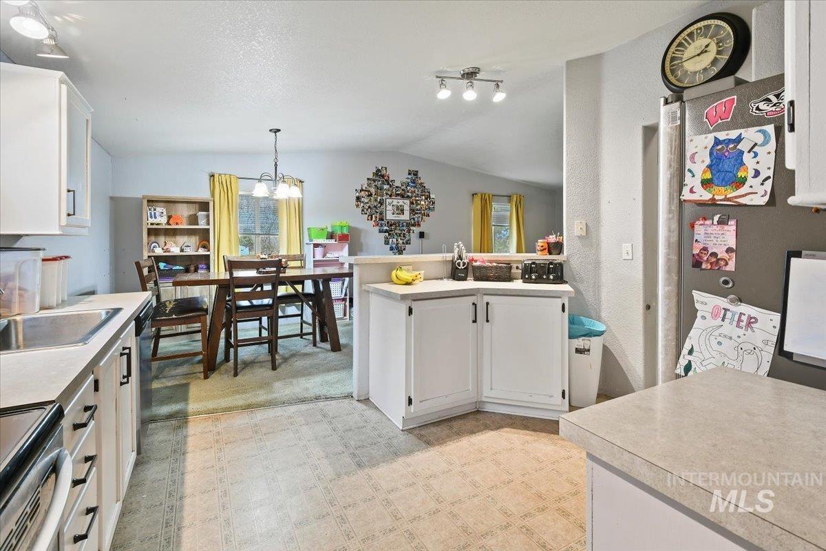 139 E South Slope Rd, Emmett, Idaho 83617-9032, 3 Bedrooms, 2 Bathrooms, Residential For Sale, Price $319,900,MLS 98969429