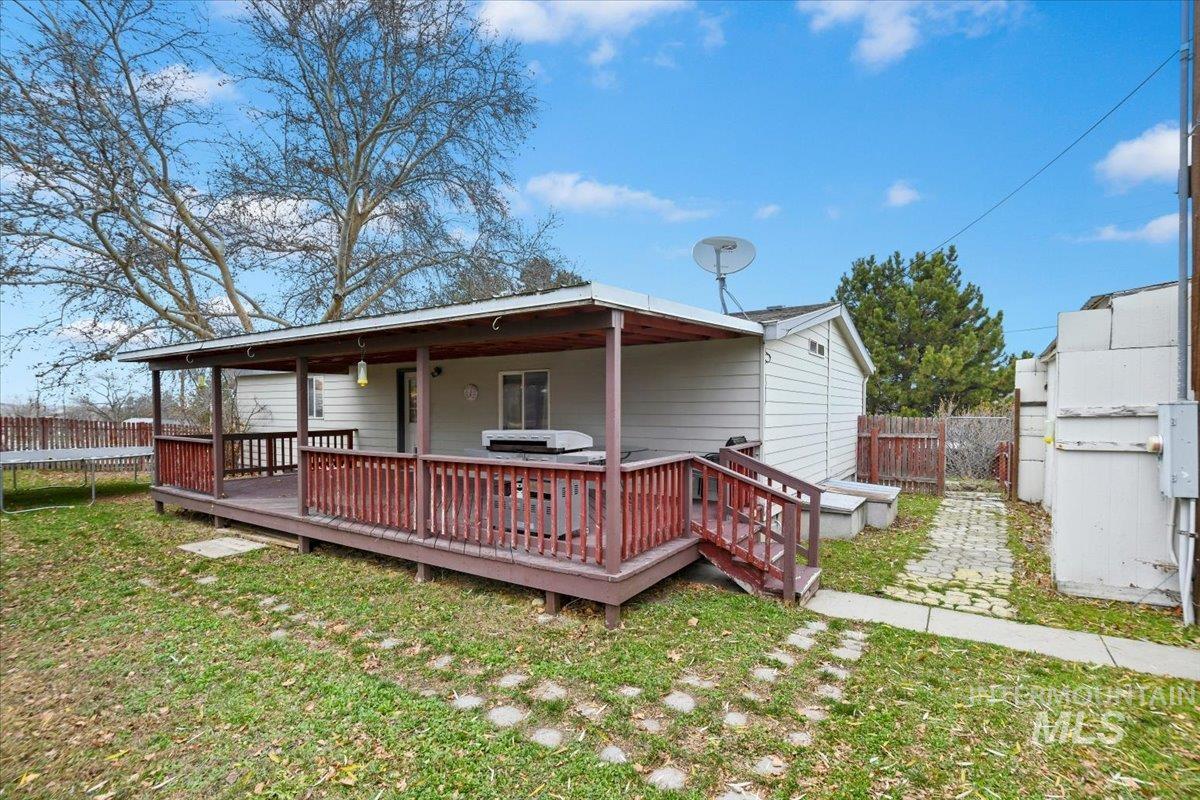 139 E South Slope Rd, Emmett, Idaho 83617-9032, 3 Bedrooms, 2 Bathrooms, Residential For Sale, Price $319,900,MLS 98969429