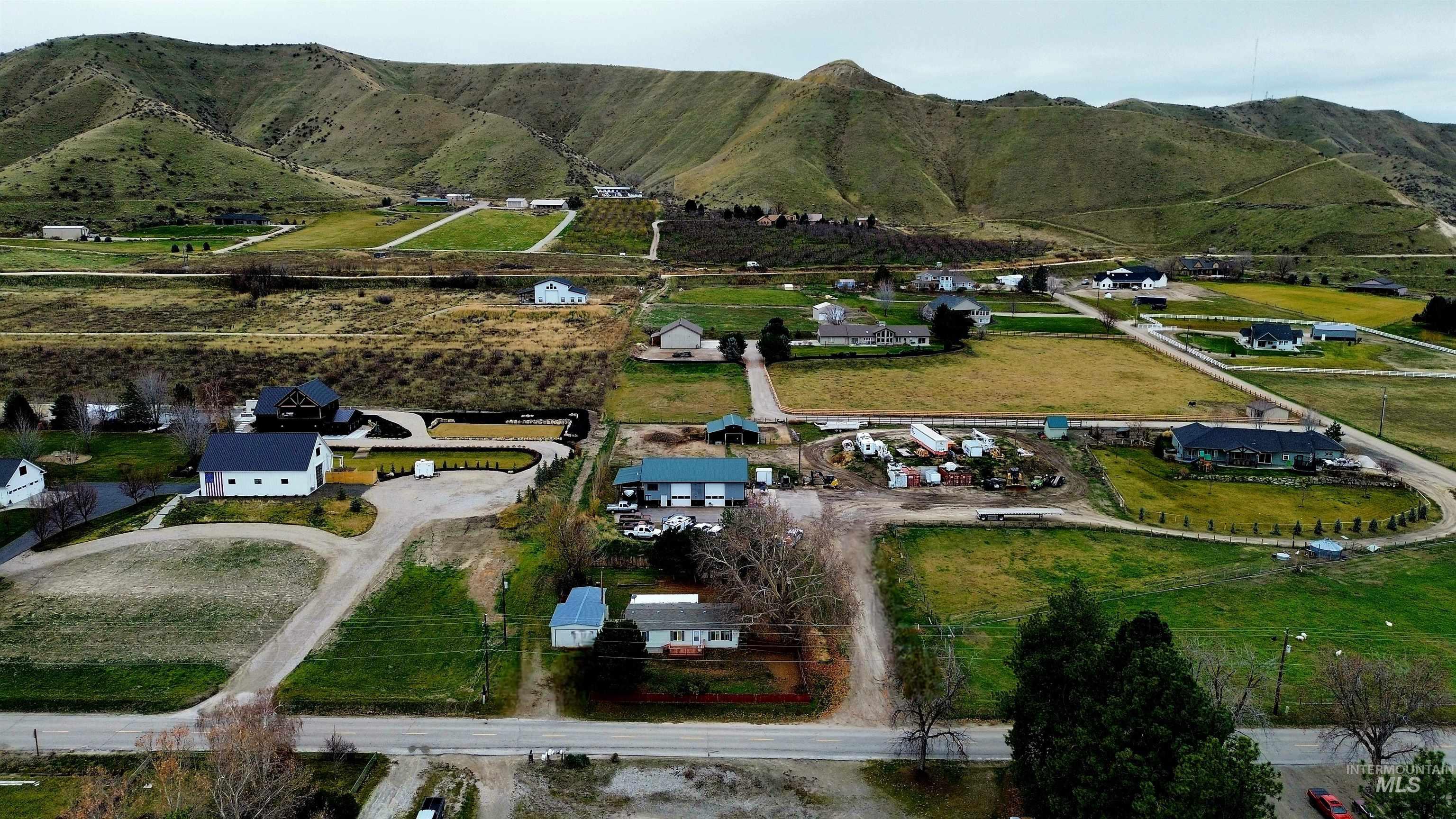 139 E South Slope Rd, Emmett, Idaho 83617-9032, 3 Bedrooms, 2 Bathrooms, Residential For Sale, Price $319,900,MLS 98969429