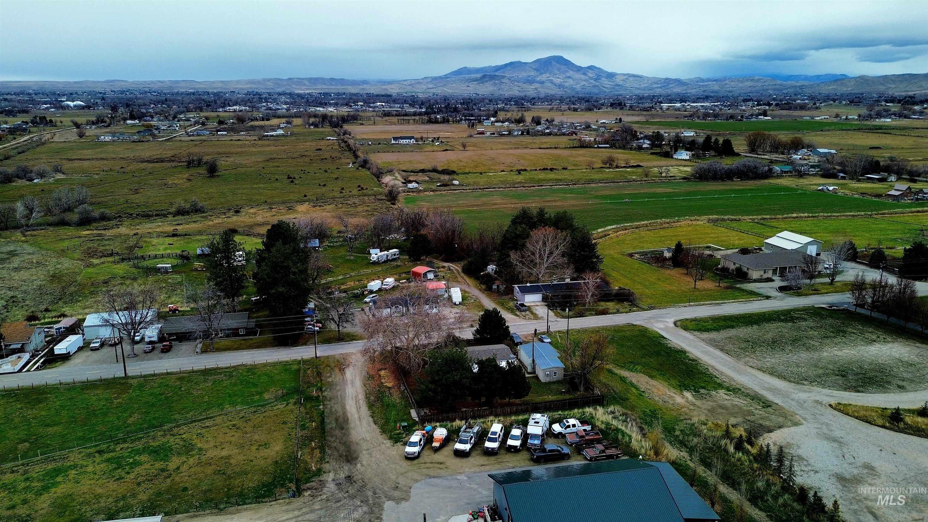 139 E South Slope Rd, Emmett, Idaho 83617-9032, 3 Bedrooms, 2 Bathrooms, Residential For Sale, Price $319,900,MLS 98969429