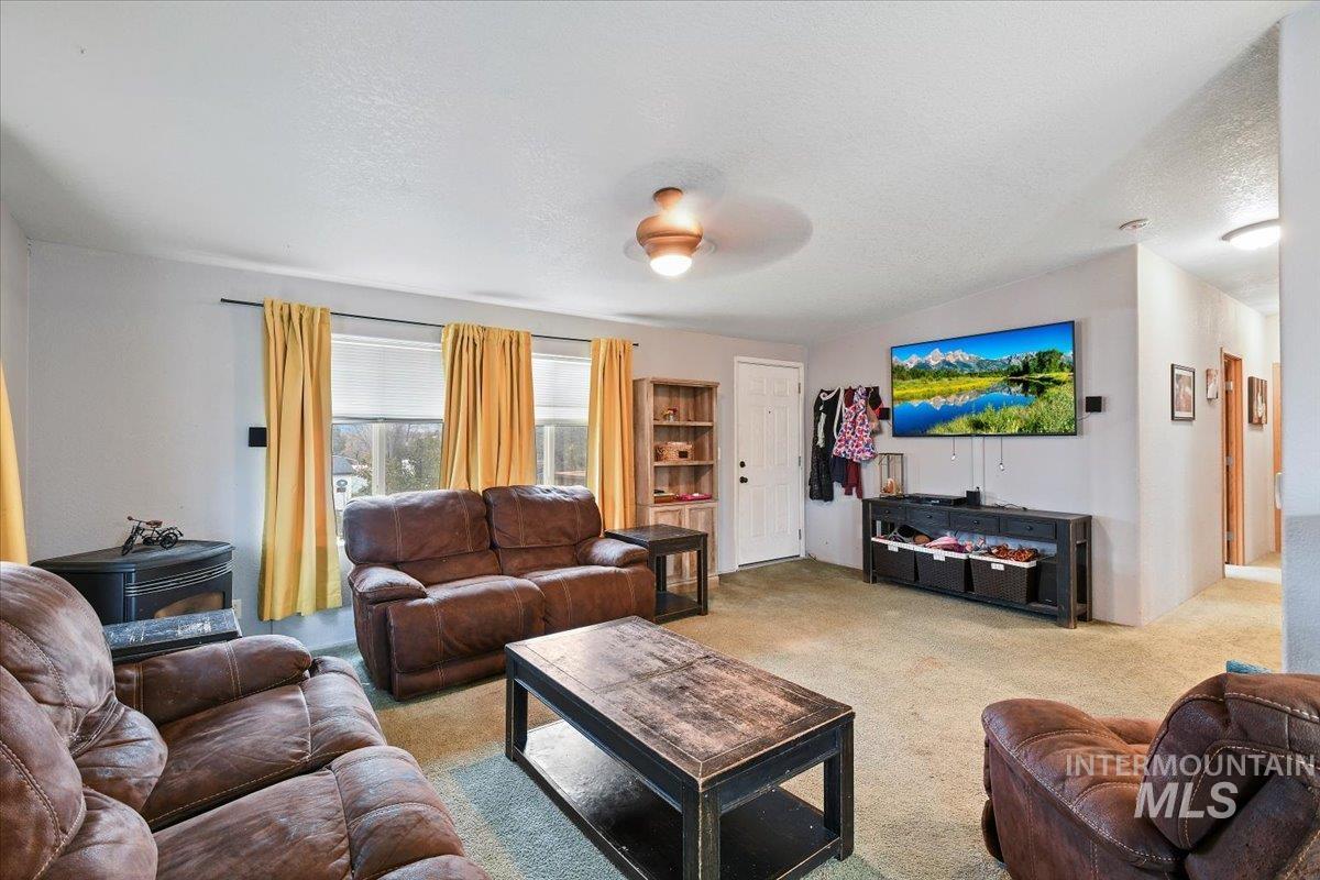 139 E South Slope Rd, Emmett, Idaho 83617-9032, 3 Bedrooms, 2 Bathrooms, Residential For Sale, Price $319,900,MLS 98969429