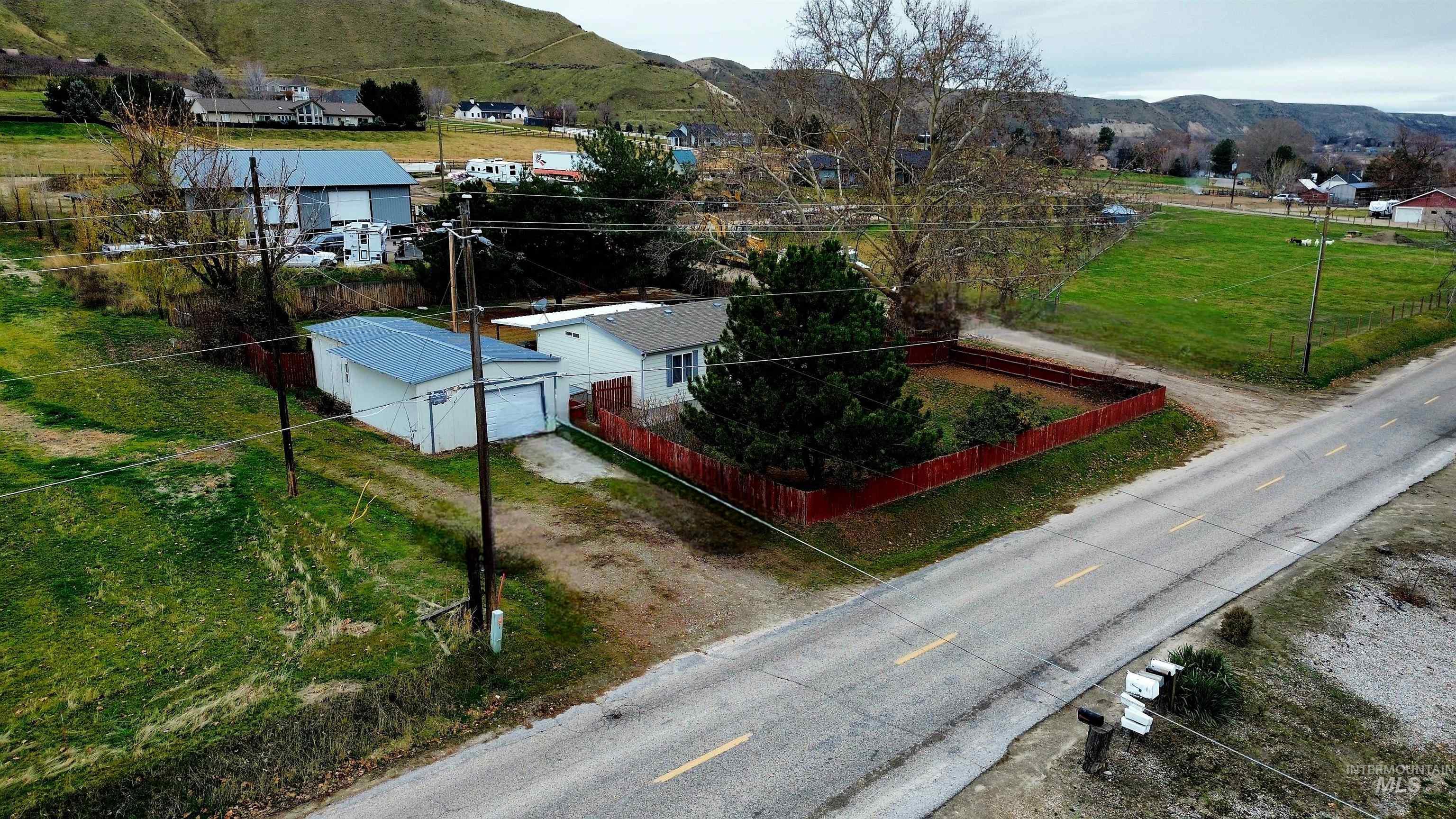 139 E South Slope Rd, Emmett, Idaho 83617-9032, 3 Bedrooms, 2 Bathrooms, Residential For Sale, Price $319,900,MLS 98969429