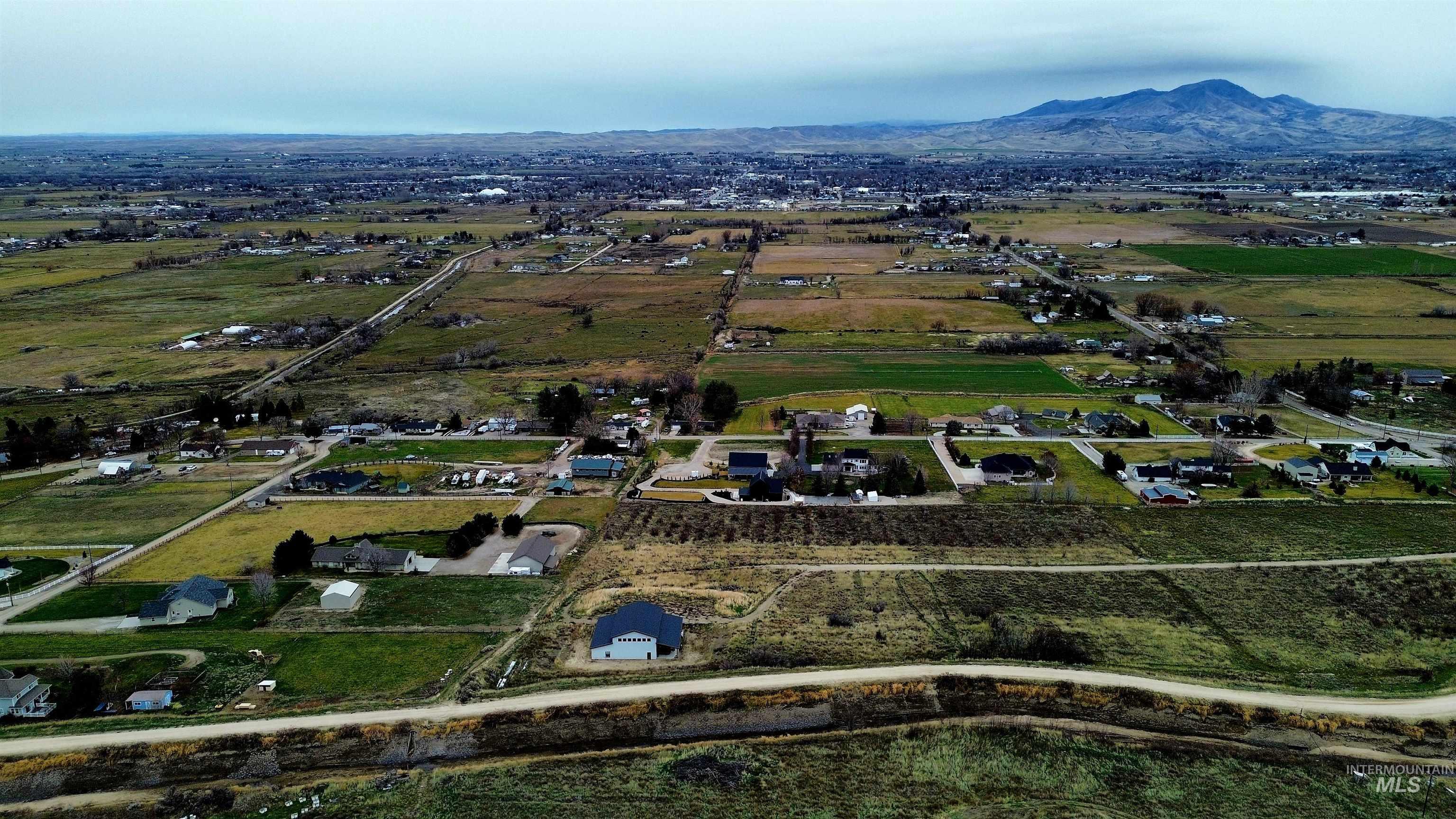 139 E South Slope Rd, Emmett, Idaho 83617-9032, 3 Bedrooms, 2 Bathrooms, Residential For Sale, Price $319,900,MLS 98969429