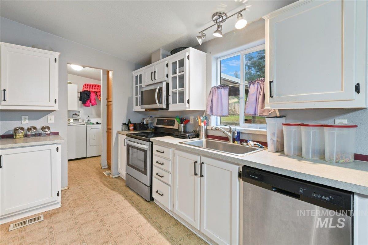 139 E South Slope Rd, Emmett, Idaho 83617-9032, 3 Bedrooms, 2 Bathrooms, Residential For Sale, Price $319,900,MLS 98969429