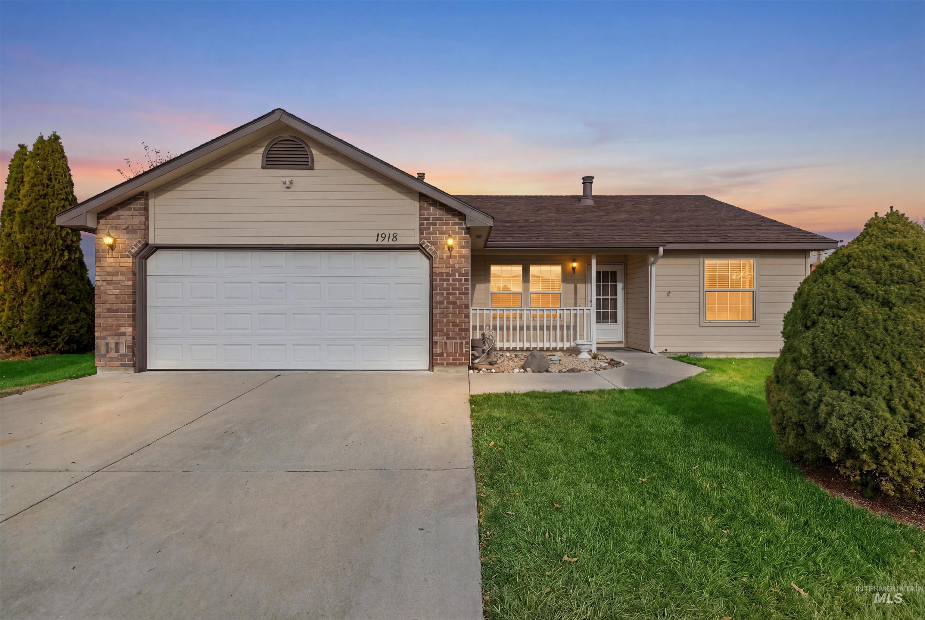 1918 N Cliffrock Rd, Nampa, Idaho 83651, 3 Bedrooms, 2 Bathrooms, Residential For Sale, Price $345,000,MLS 98969433