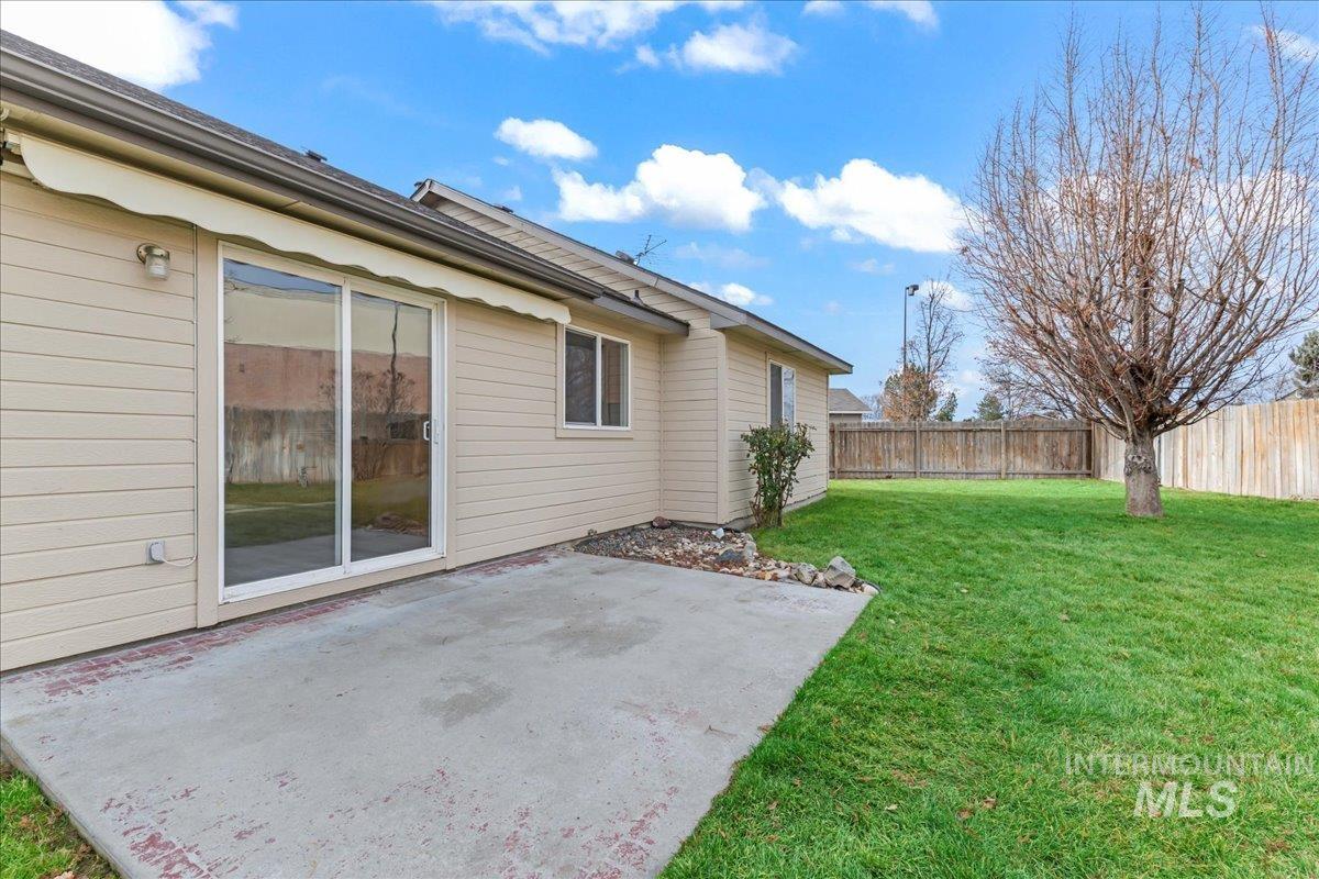 1918 N Cliffrock Rd, Nampa, Idaho 83651, 3 Bedrooms, 2 Bathrooms, Residential For Sale, Price $345,000,MLS 98969433