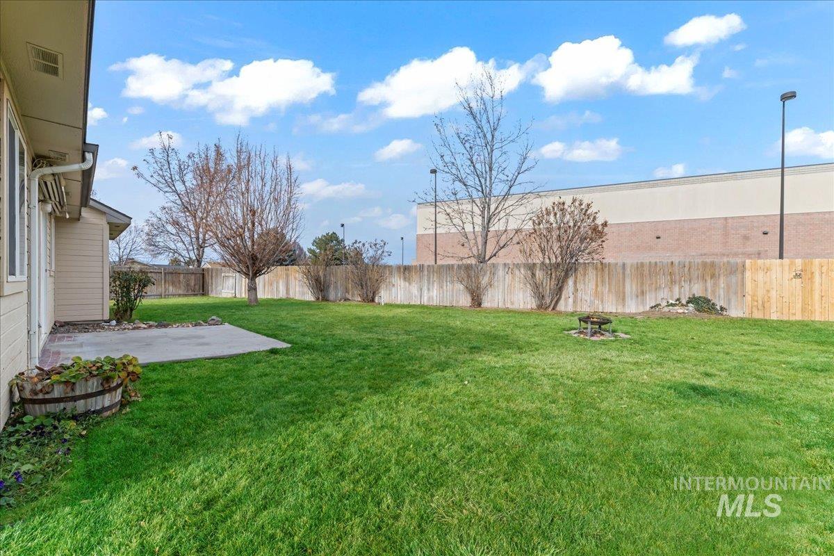 1918 N Cliffrock Rd, Nampa, Idaho 83651, 3 Bedrooms, 2 Bathrooms, Residential For Sale, Price $345,000,MLS 98969433