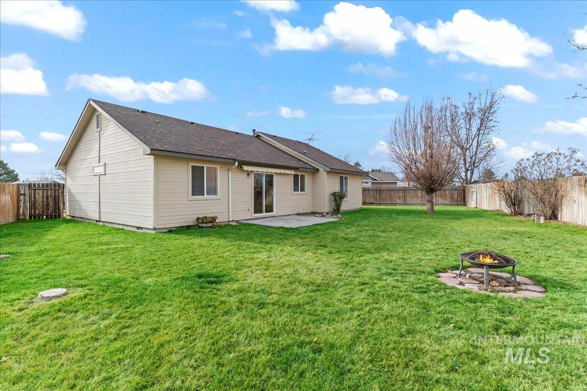 1918 N Cliffrock Rd, Nampa, Idaho 83651, 3 Bedrooms, 2 Bathrooms, Residential For Sale, Price $345,000,MLS 98969433