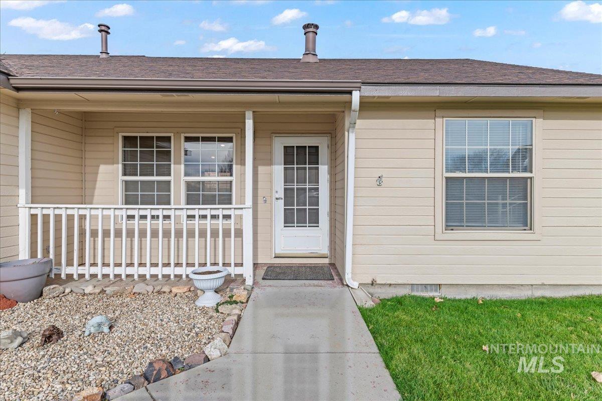 1918 N Cliffrock Rd, Nampa, Idaho 83651, 3 Bedrooms, 2 Bathrooms, Residential For Sale, Price $345,000,MLS 98969433