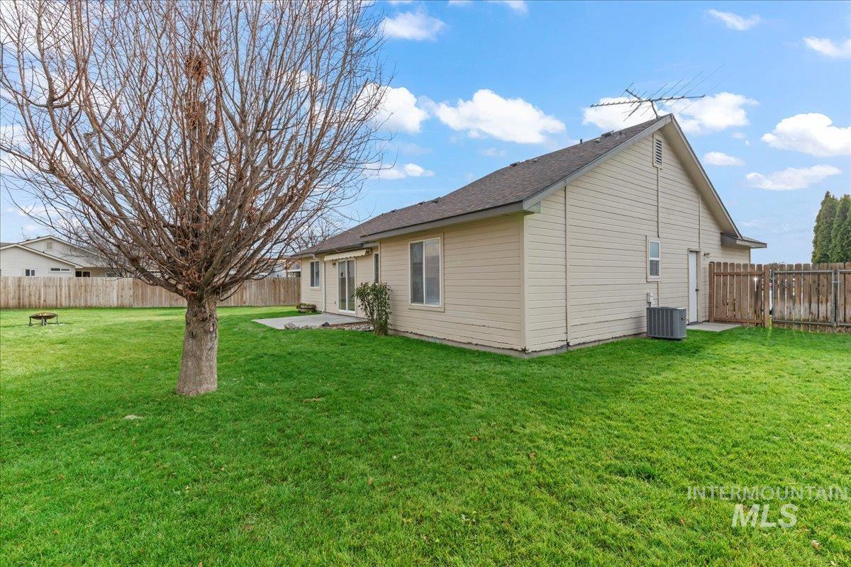 1918 N Cliffrock Rd, Nampa, Idaho 83651, 3 Bedrooms, 2 Bathrooms, Residential For Sale, Price $345,000,MLS 98969433