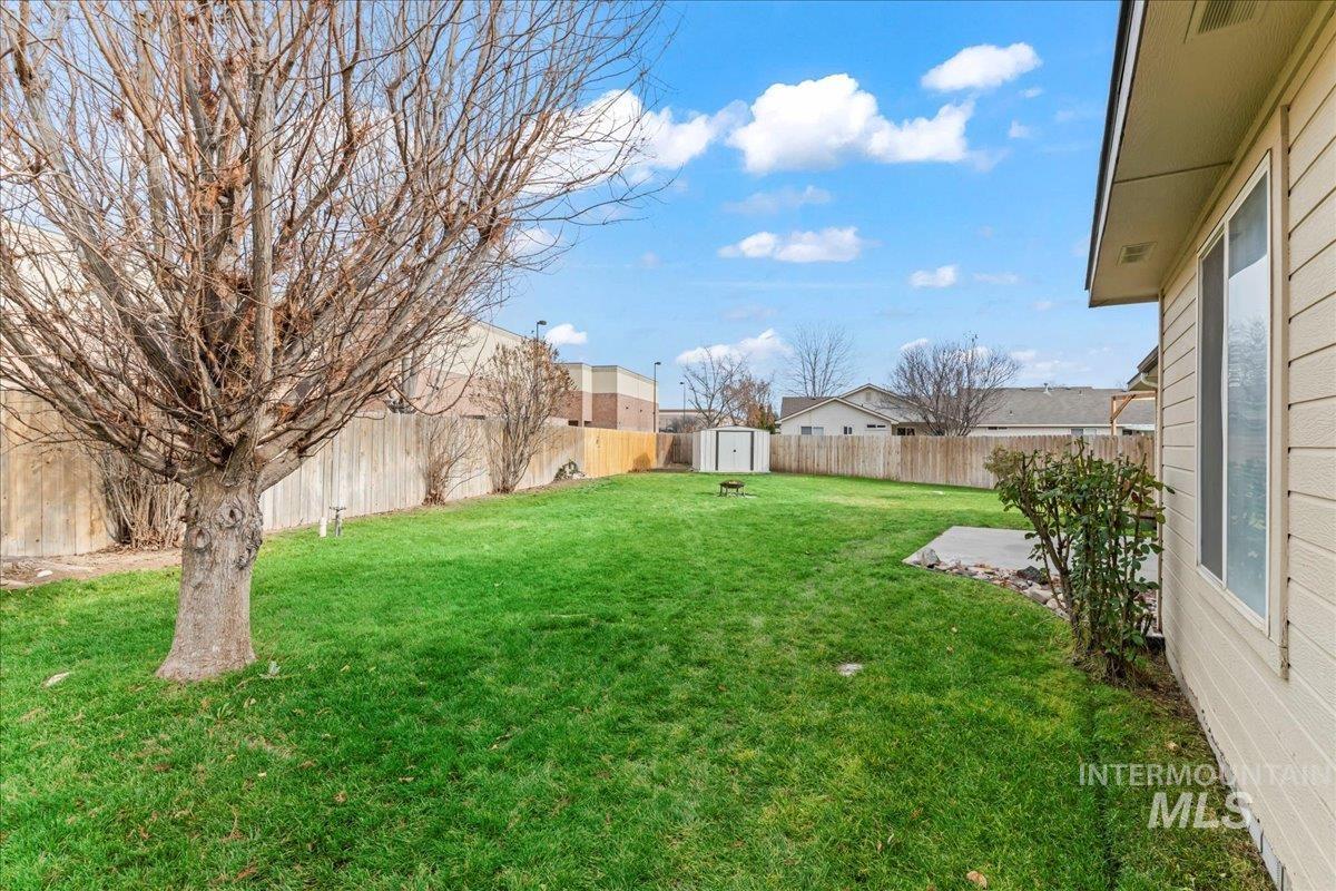 1918 N Cliffrock Rd, Nampa, Idaho 83651, 3 Bedrooms, 2 Bathrooms, Residential For Sale, Price $345,000,MLS 98969433