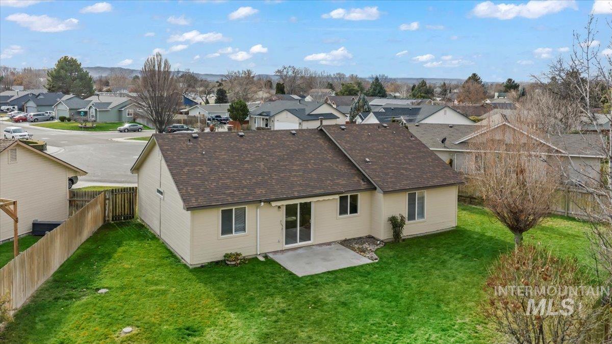 1918 N Cliffrock Rd, Nampa, Idaho 83651, 3 Bedrooms, 2 Bathrooms, Residential For Sale, Price $345,000,MLS 98969433