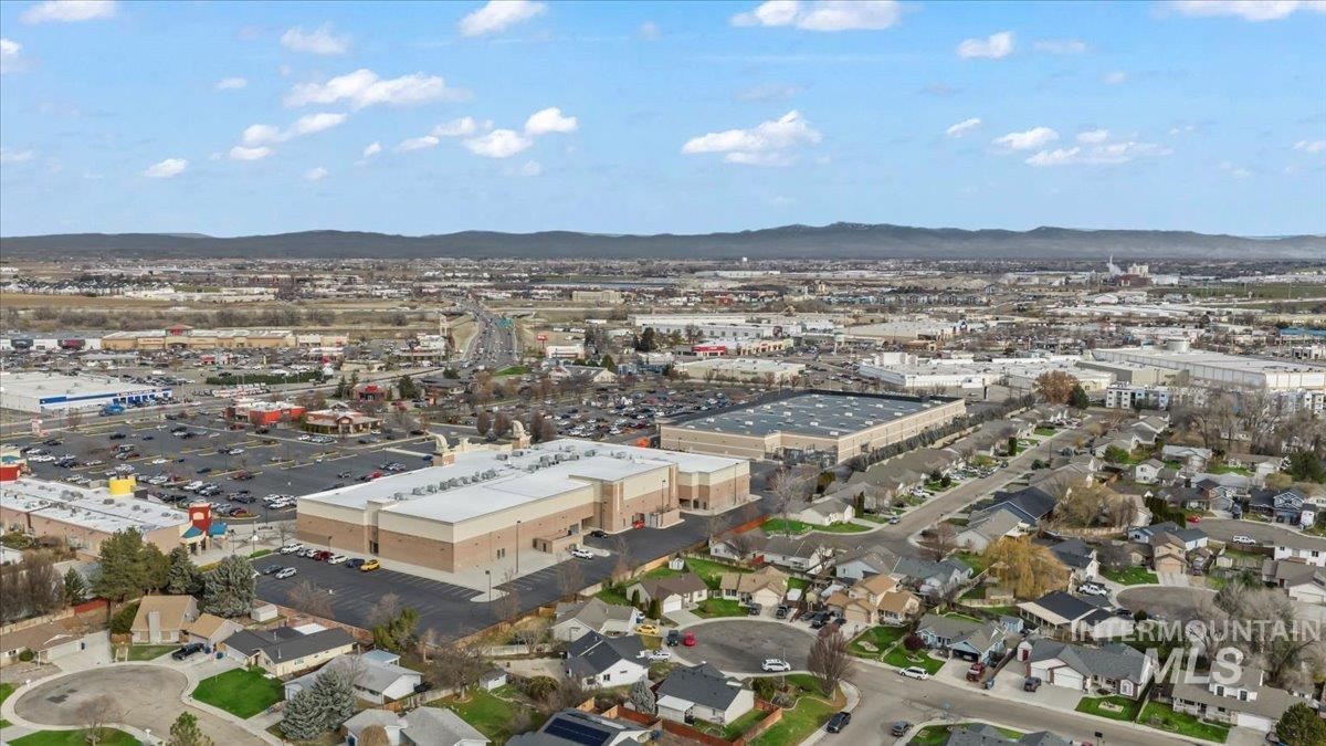 1918 N Cliffrock Rd, Nampa, Idaho 83651, 3 Bedrooms, 2 Bathrooms, Residential For Sale, Price $345,000,MLS 98969433