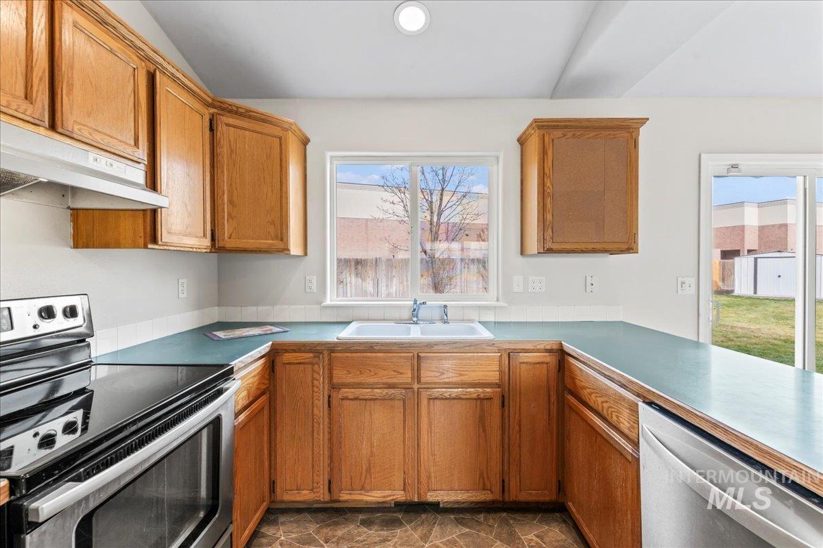 1918 N Cliffrock Rd, Nampa, Idaho 83651, 3 Bedrooms, 2 Bathrooms, Residential For Sale, Price $345,000,MLS 98969433