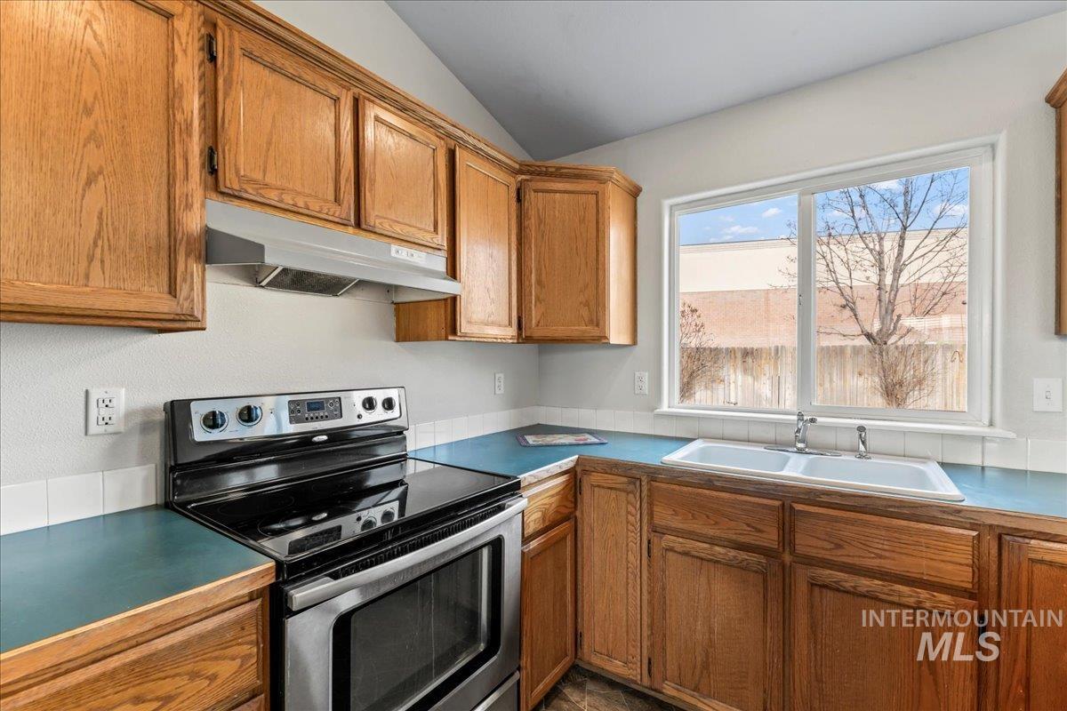 1918 N Cliffrock Rd, Nampa, Idaho 83651, 3 Bedrooms, 2 Bathrooms, Residential For Sale, Price $345,000,MLS 98969433