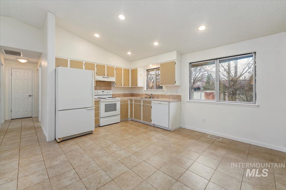 3199 N Cribbens Ave, Boise, Idaho 83713, 2 Bedrooms, 1 Bathroom, Residential For Sale, Price $290,000,MLS 98969435