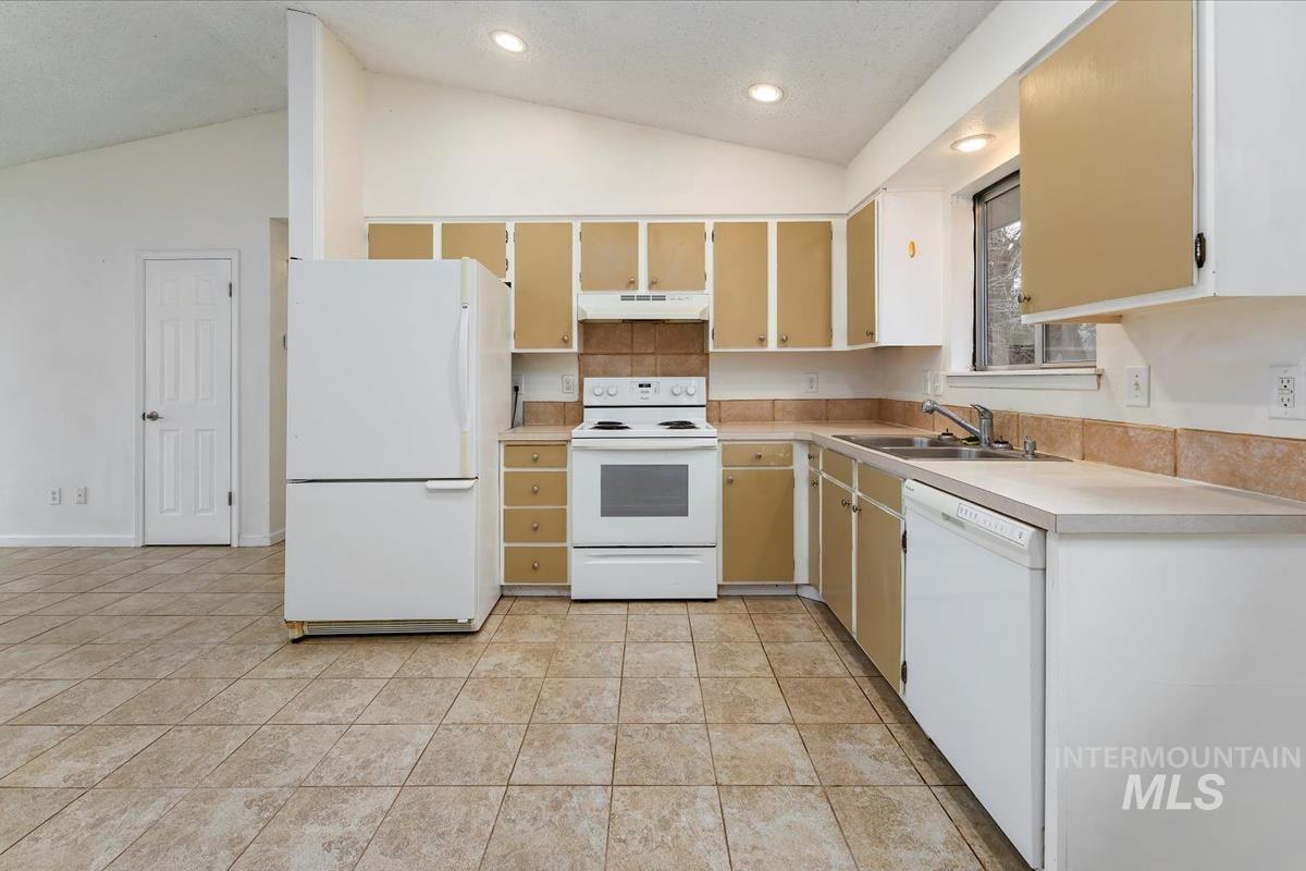 3199 N Cribbens Ave, Boise, Idaho 83713, 2 Bedrooms, 1 Bathroom, Residential For Sale, Price $290,000,MLS 98969435