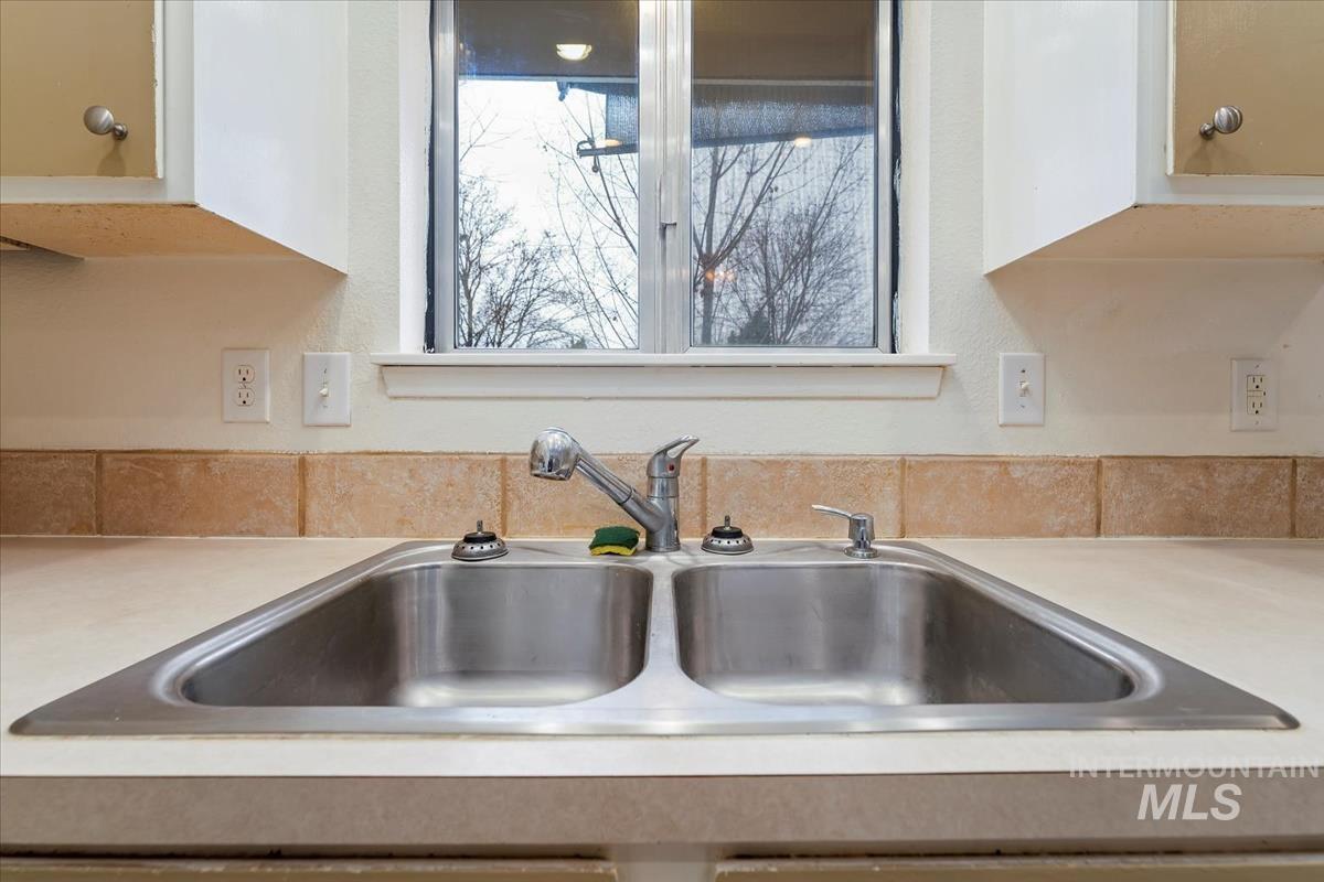 3199 N Cribbens Ave, Boise, Idaho 83713, 2 Bedrooms, 1 Bathroom, Residential For Sale, Price $290,000,MLS 98969435