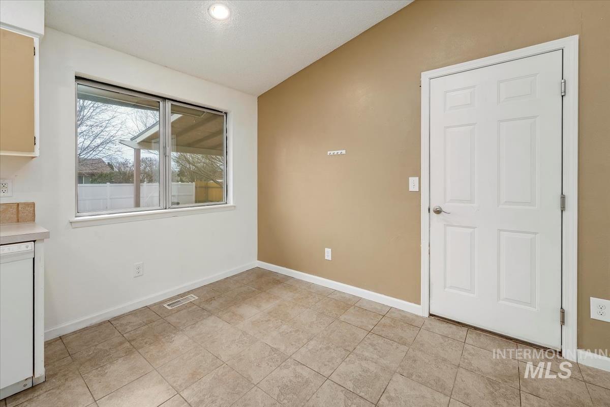 3199 N Cribbens Ave, Boise, Idaho 83713, 2 Bedrooms, 1 Bathroom, Residential For Sale, Price $290,000,MLS 98969435