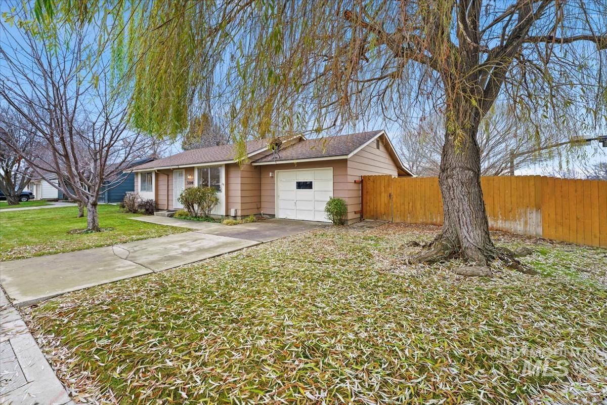 3199 N Cribbens Ave, Boise, Idaho 83713, 2 Bedrooms, 1 Bathroom, Residential For Sale, Price $290,000,MLS 98969435