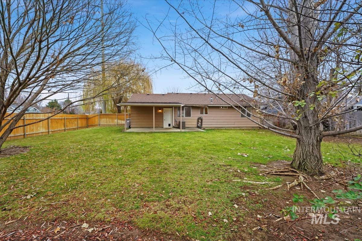 3199 N Cribbens Ave, Boise, Idaho 83713, 2 Bedrooms, 1 Bathroom, Residential For Sale, Price $290,000,MLS 98969435