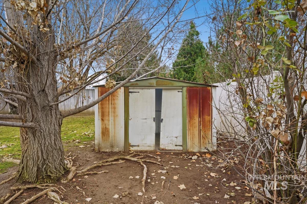 3199 N Cribbens Ave, Boise, Idaho 83713, 2 Bedrooms, 1 Bathroom, Residential For Sale, Price $290,000,MLS 98969435