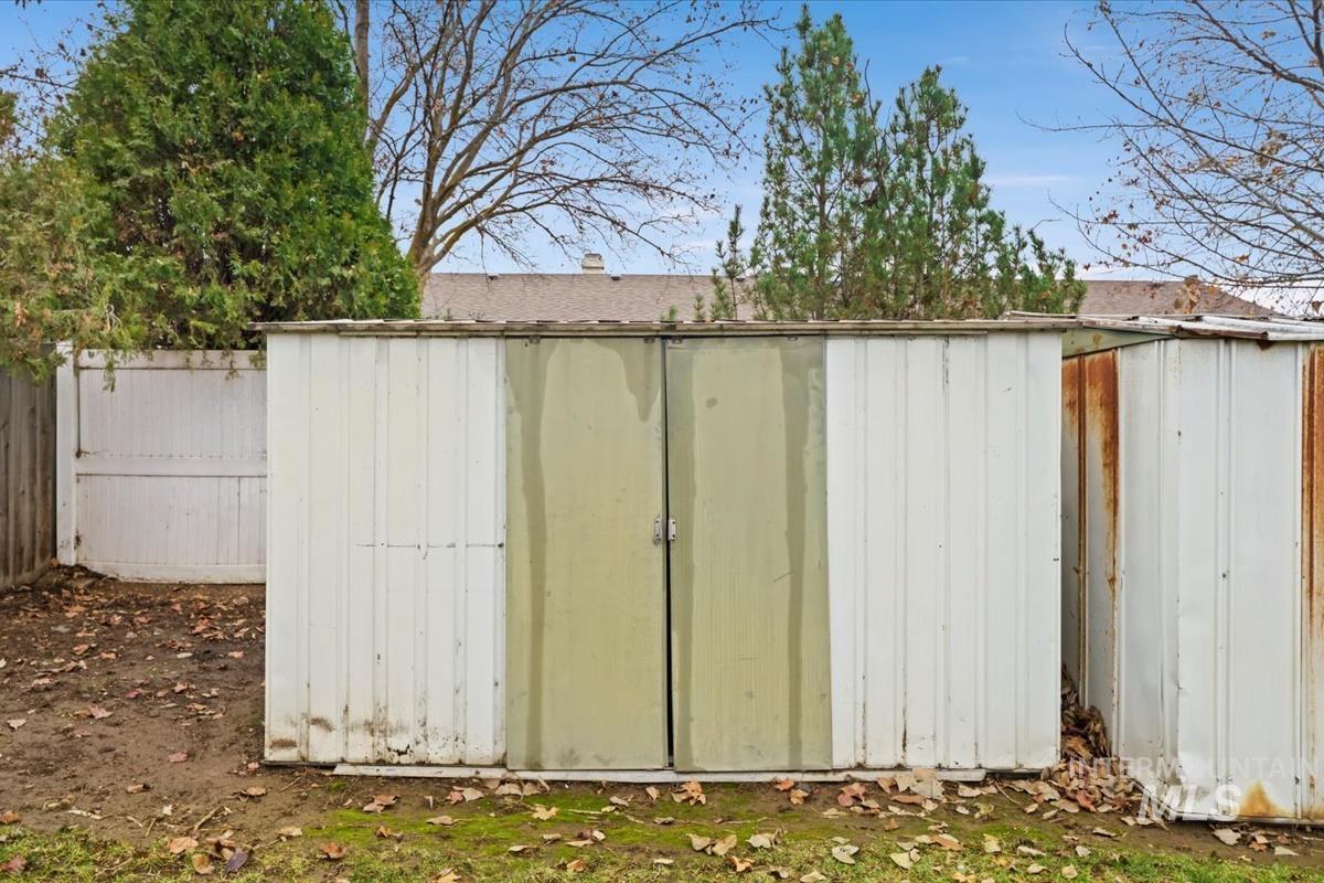 3199 N Cribbens Ave, Boise, Idaho 83713, 2 Bedrooms, 1 Bathroom, Residential For Sale, Price $290,000,MLS 98969435