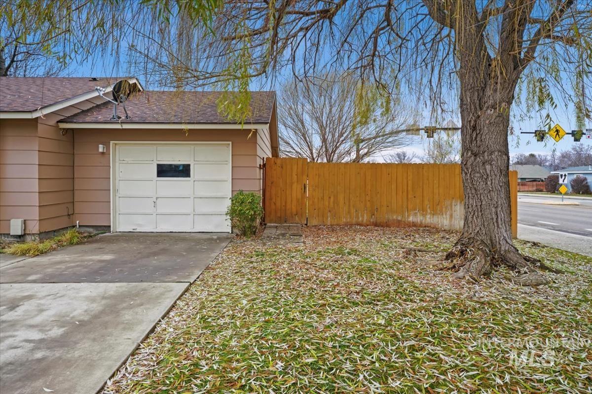 3199 N Cribbens Ave, Boise, Idaho 83713, 2 Bedrooms, 1 Bathroom, Residential For Sale, Price $290,000,MLS 98969435