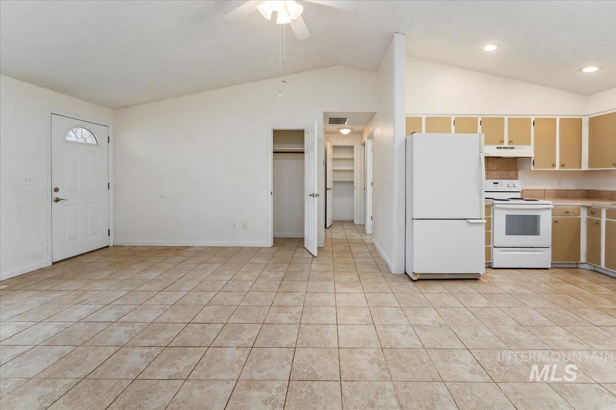 3199 N Cribbens Ave, Boise, Idaho 83713, 2 Bedrooms, 1 Bathroom, Residential For Sale, Price $290,000,MLS 98969435