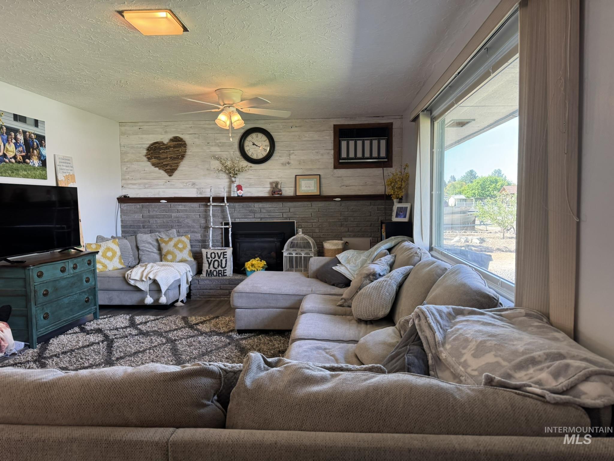 1410 California Street, Gooding, Idaho 83330, 5 Bedrooms, 3 Bathrooms, Residential For Sale, Price $375,000,MLS 98969436