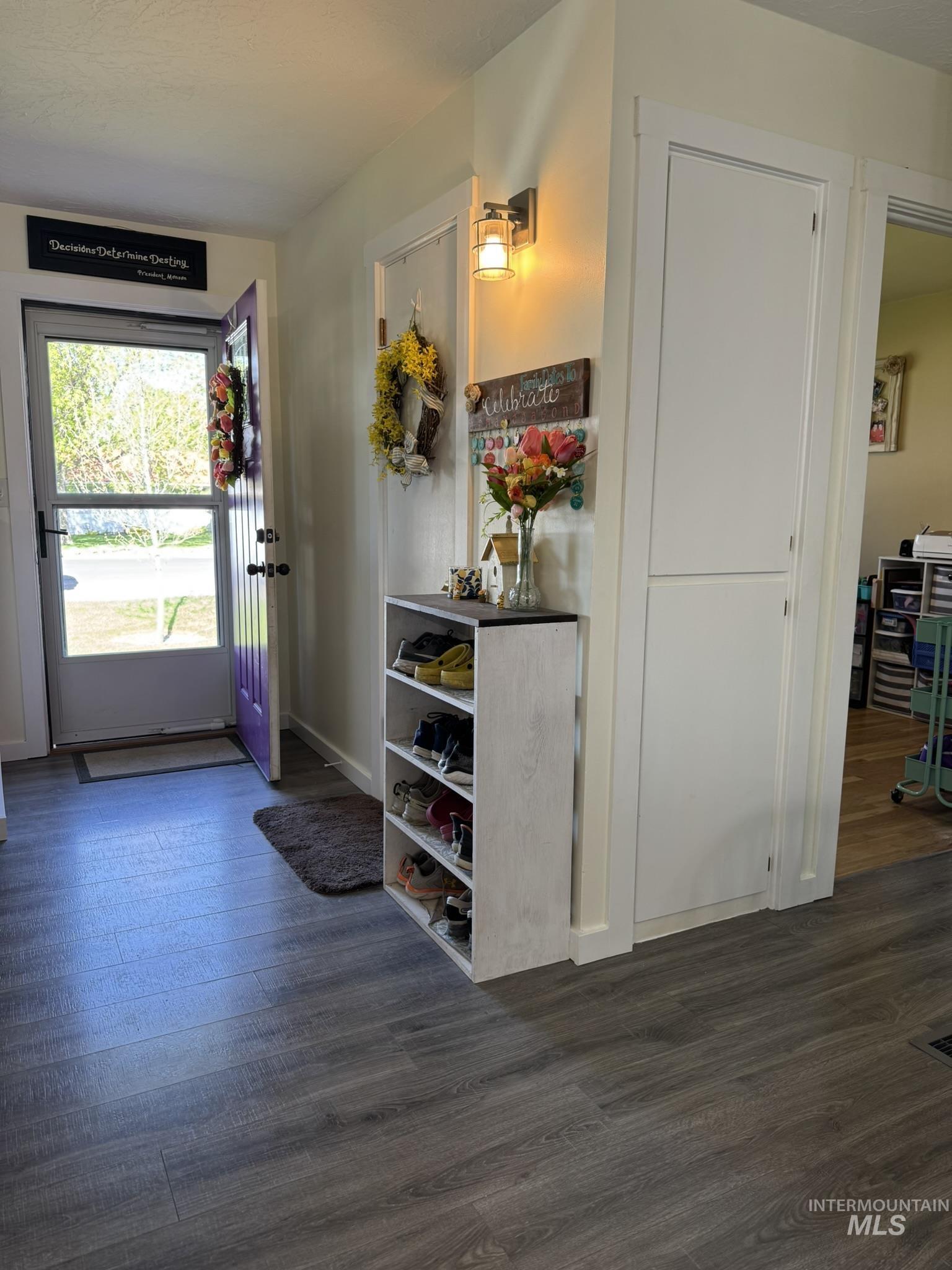 1410 California Street, Gooding, Idaho 83330, 5 Bedrooms, 3 Bathrooms, Residential For Sale, Price $375,000,MLS 98969436