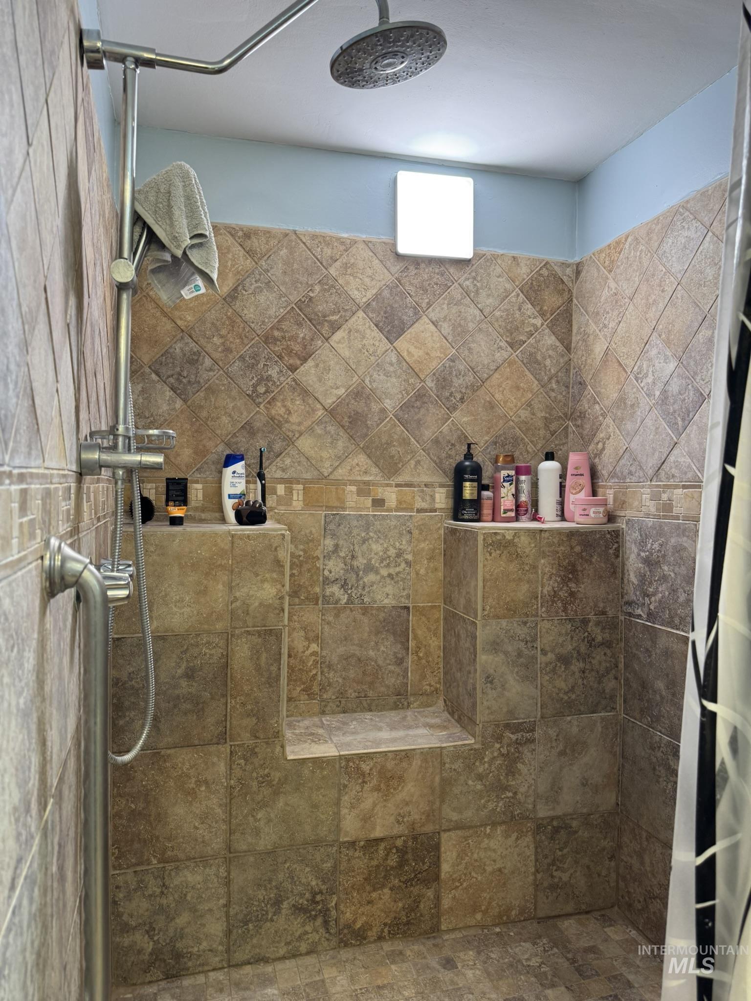 1410 California Street, Gooding, Idaho 83330, 5 Bedrooms, 3 Bathrooms, Residential For Sale, Price $375,000,MLS 98969436