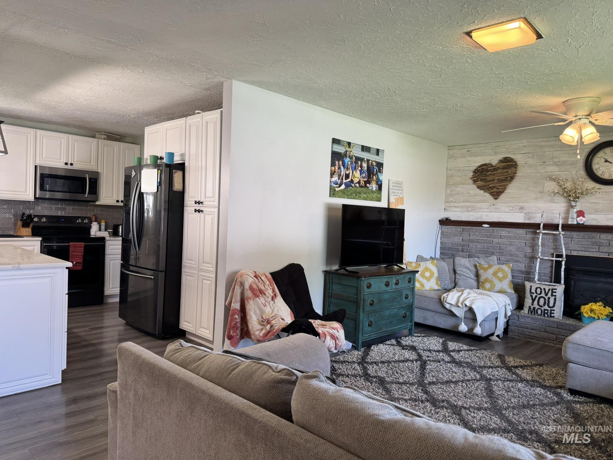 1410 California Street, Gooding, Idaho 83330, 5 Bedrooms, 3 Bathrooms, Residential For Sale, Price $375,000,MLS 98969436