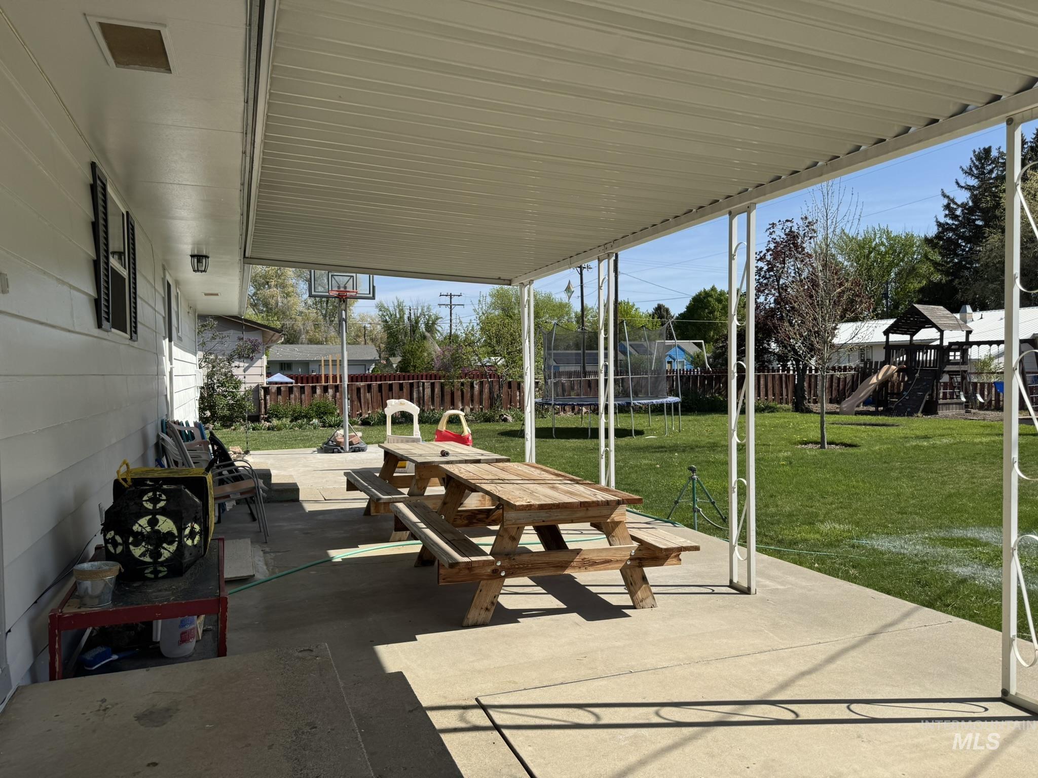 1410 California Street, Gooding, Idaho 83330, 5 Bedrooms, 3 Bathrooms, Residential For Sale, Price $375,000,MLS 98969436