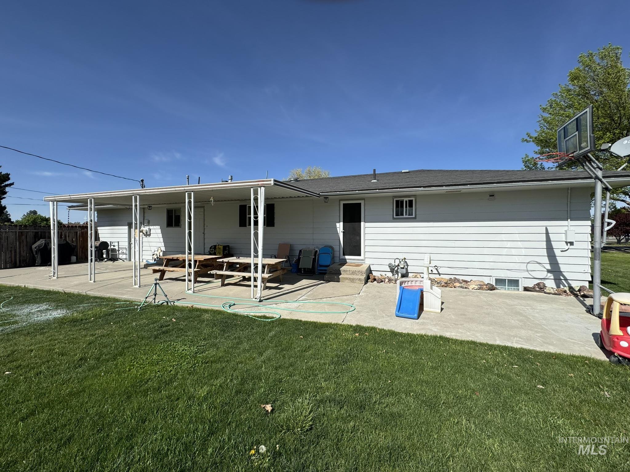 1410 California Street, Gooding, Idaho 83330, 5 Bedrooms, 3 Bathrooms, Residential For Sale, Price $375,000,MLS 98969436