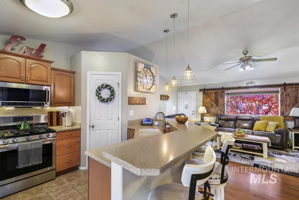 1602 Sommer Street, Twin Falls, Idaho 83301, 3 Bedrooms, 2 Bathrooms, Residential For Sale, Price $350,000,MLS 98969438