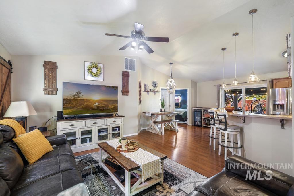 1602 Sommer Street, Twin Falls, Idaho 83301, 3 Bedrooms, 2 Bathrooms, Residential For Sale, Price $350,000,MLS 98969438