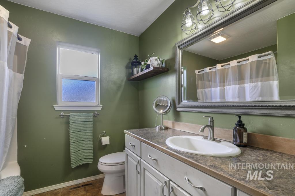 1602 Sommer Street, Twin Falls, Idaho 83301, 3 Bedrooms, 2 Bathrooms, Residential For Sale, Price $350,000,MLS 98969438