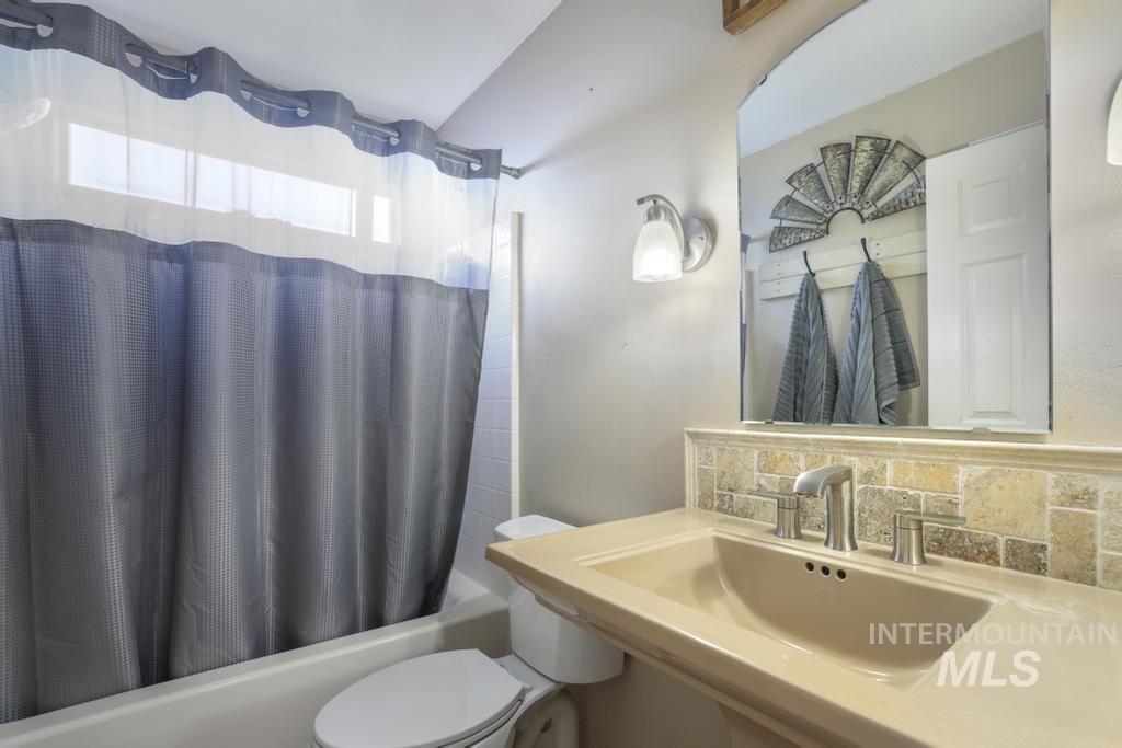 1602 Sommer Street, Twin Falls, Idaho 83301, 3 Bedrooms, 2 Bathrooms, Residential For Sale, Price $350,000,MLS 98969438