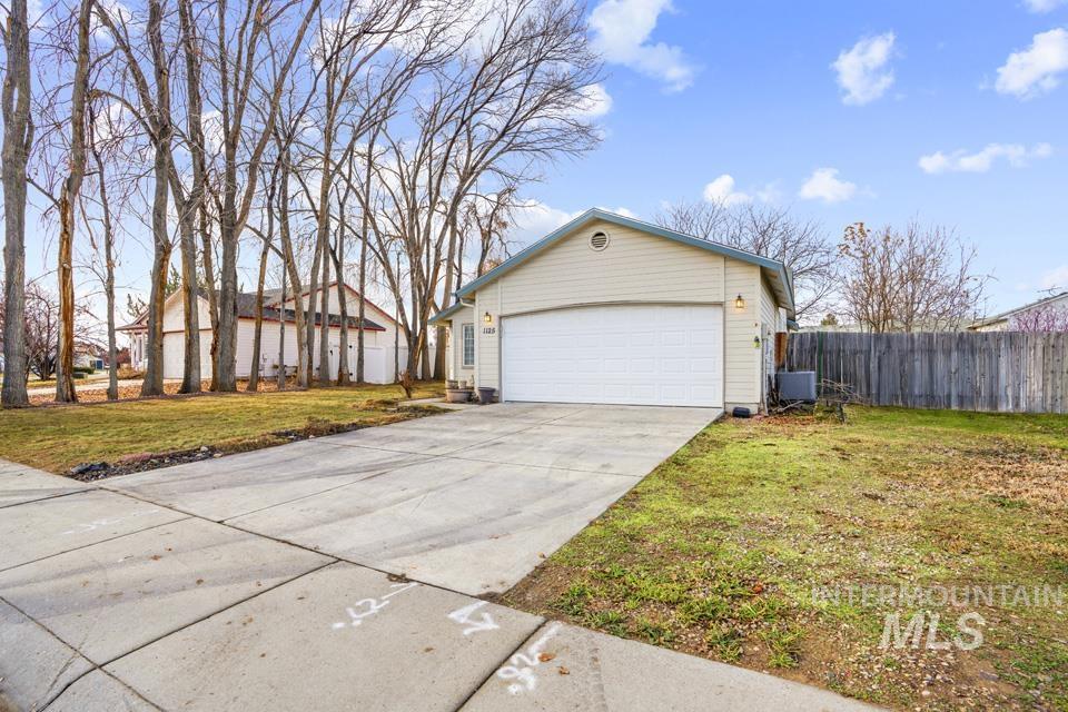 1125 S bonneville dr, Nampa, Idaho 83686, 3 Bedrooms, 2 Bathrooms, Residential For Sale, Price $335,000,MLS 98969442