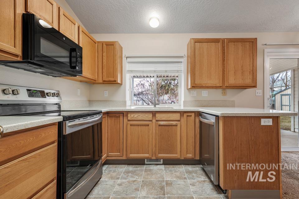 1125 S bonneville dr, Nampa, Idaho 83686, 3 Bedrooms, 2 Bathrooms, Residential For Sale, Price $335,000,MLS 98969442