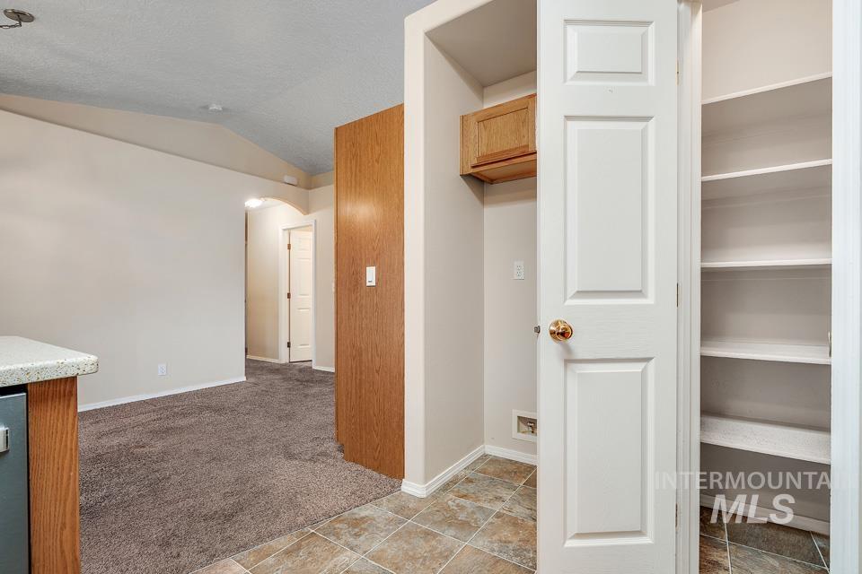 1125 S bonneville dr, Nampa, Idaho 83686, 3 Bedrooms, 2 Bathrooms, Residential For Sale, Price $335,000,MLS 98969442