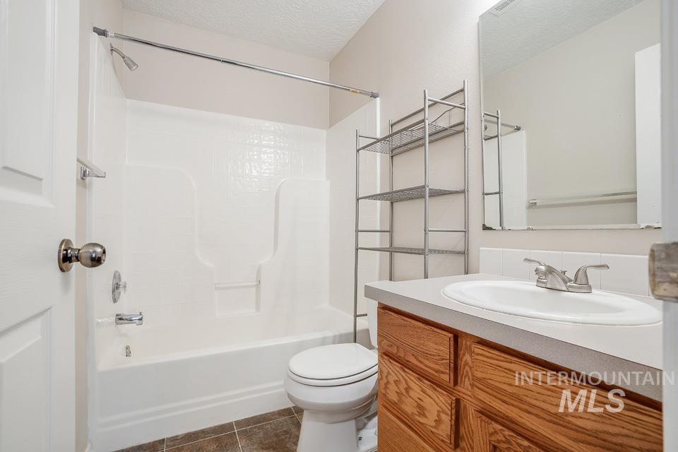 1125 S bonneville dr, Nampa, Idaho 83686, 3 Bedrooms, 2 Bathrooms, Residential For Sale, Price $335,000,MLS 98969442