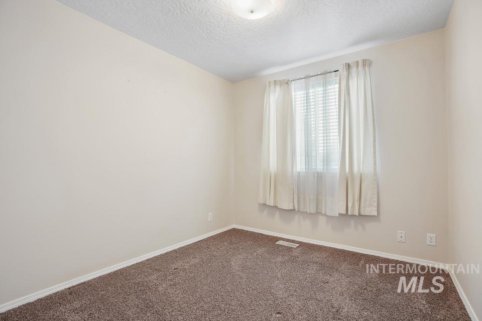 1125 S bonneville dr, Nampa, Idaho 83686, 3 Bedrooms, 2 Bathrooms, Residential For Sale, Price $335,000,MLS 98969442